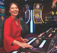 Pemain menikmati permainan slot awet77 dengan tampilan grafis HD dan antarmuka yang intuitif